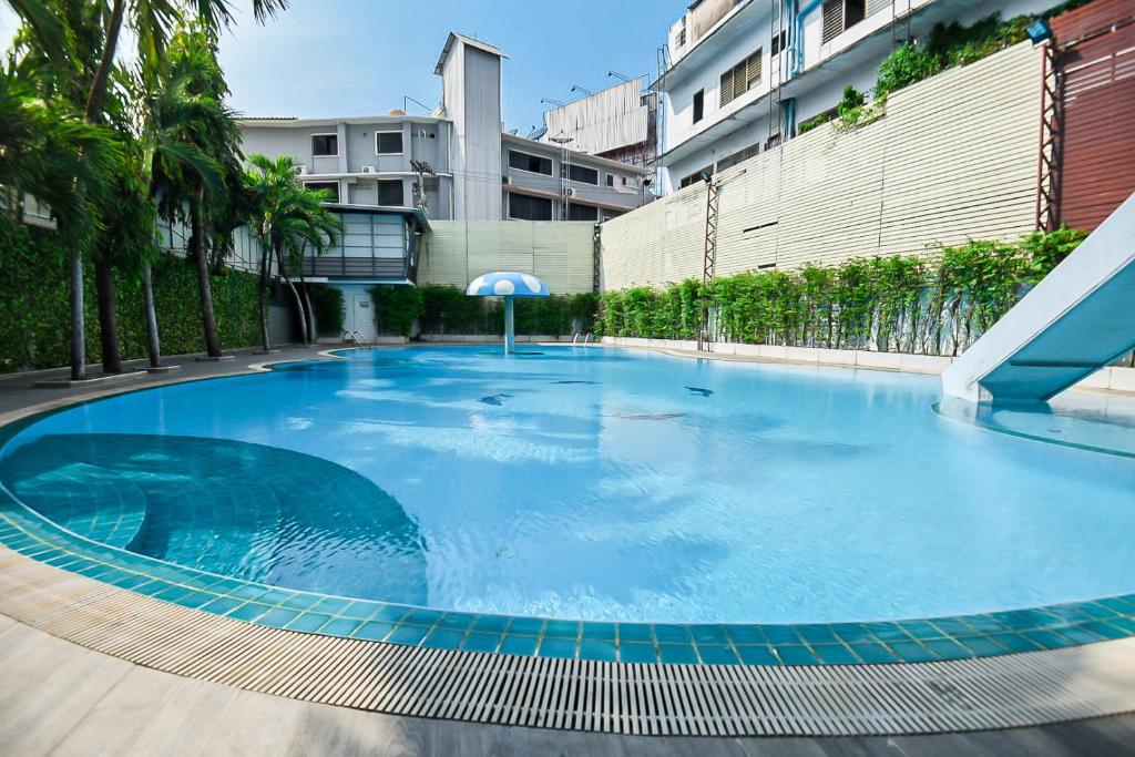 Hotel pool
