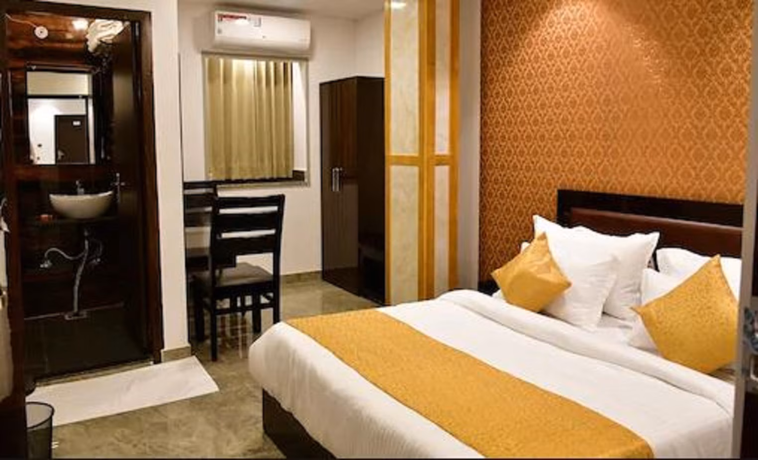 hotel grand lotus