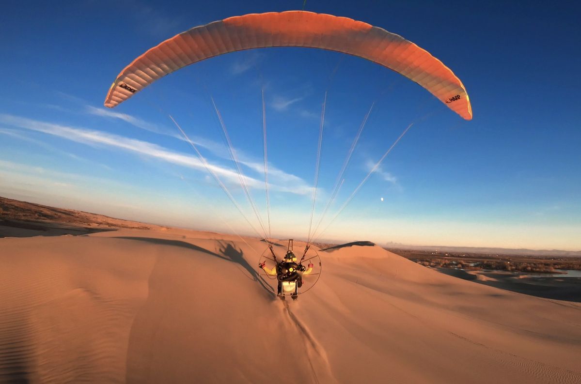 Parasailing / Paramotoring