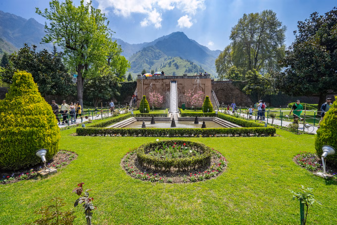 Explore Mughal Gardens